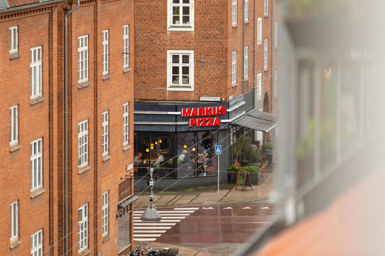 Come Stay In Penthouse With Room For 2-People Århus Buitenkant foto
