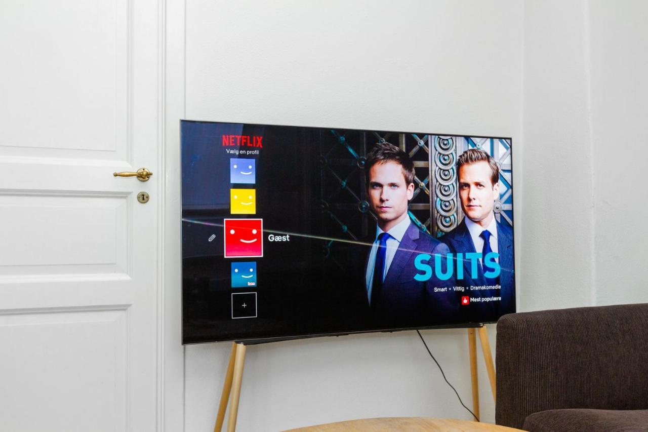 Come Stay In Penthouse With Room For 2-People Århus Buitenkant foto