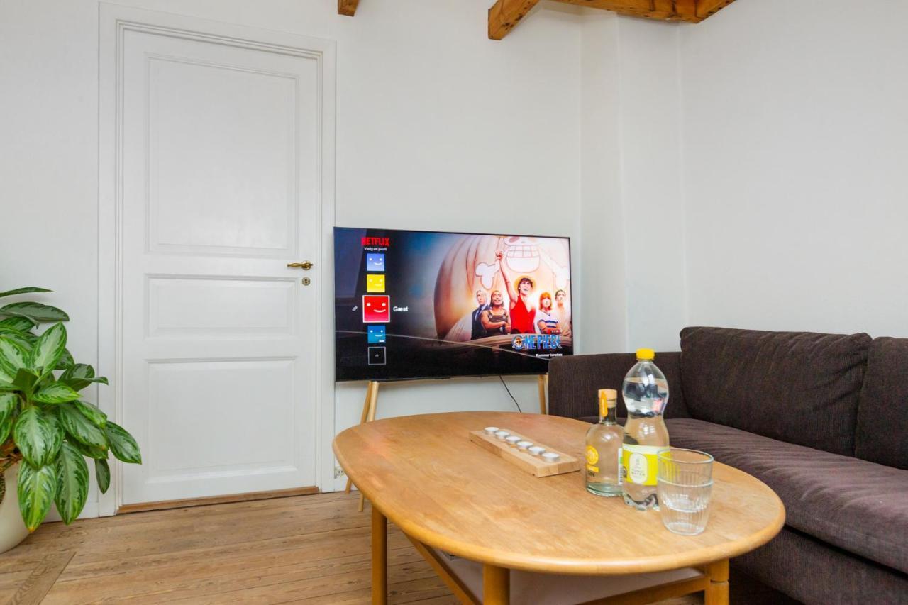 Come Stay In Penthouse With Room For 2-People Århus Buitenkant foto